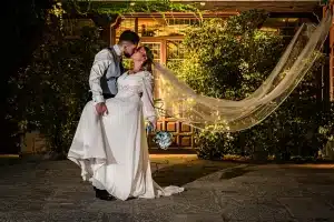 Reportaje de boda editorial de Alba y Félix en los exteriores de La Quinta de Illescas.